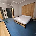 Hotel O'clock Bed &
