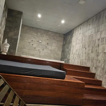 O'clock Bed & Hotell 3*