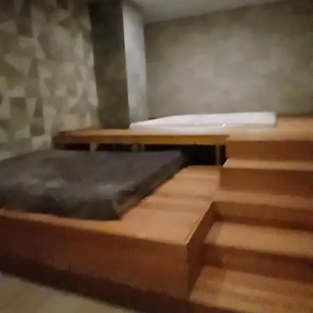 O'clock Bed & Self Check In