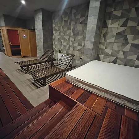 O'clock Bed & Self Check In Готель 3*