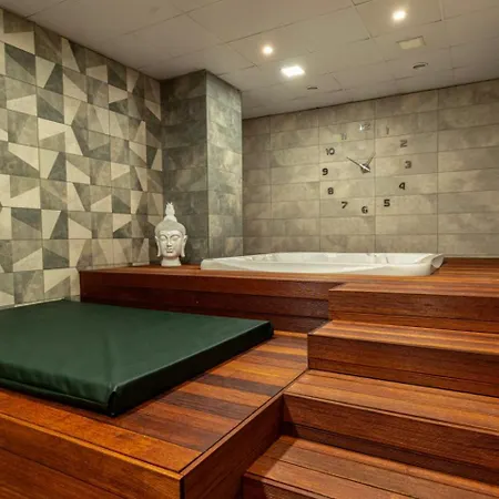 Готель O'clock Bed & Self Check In