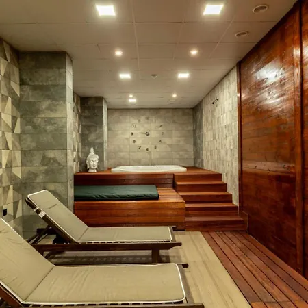 O'clock Bed & Self Check In Готель 3*