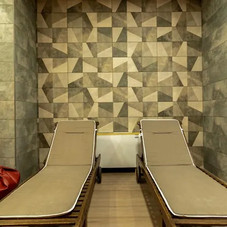 O'clock Bed & Self Check In